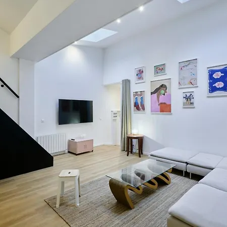 Contemporary Duplex With Two Bedrooms In Old