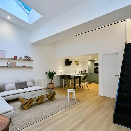 Contemporary Duplex With Two Bedrooms In Old *