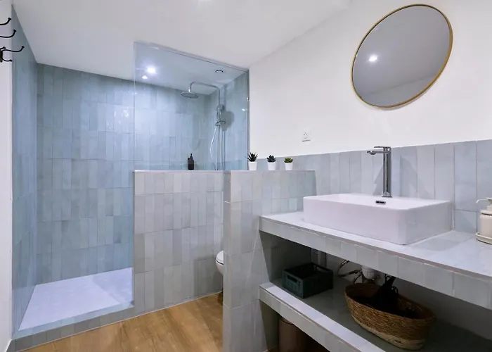 Contemporary Duplex With Two Bedrooms In Old Apartment *