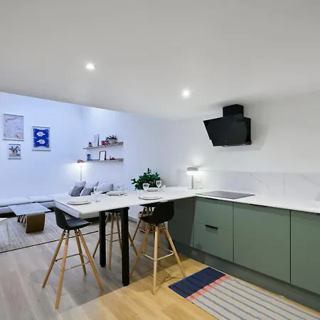 Contemporary Duplex With Two Bedrooms In Old *