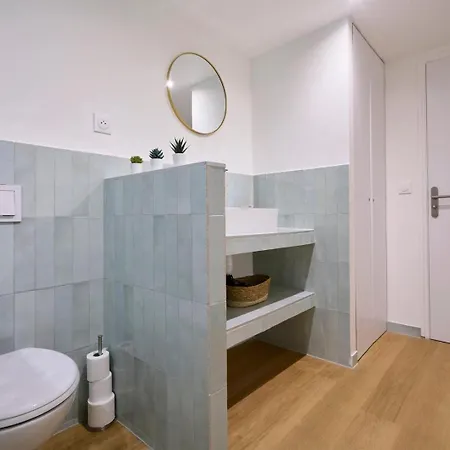 Contemporary Duplex With Two Bedrooms In Old * Лилль