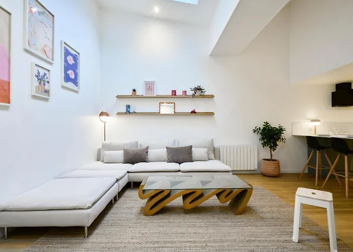 Contemporary Duplex With Two Bedrooms In Old