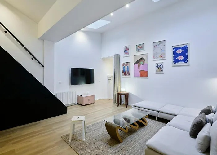 Contemporary Duplex With Two Bedrooms In Old