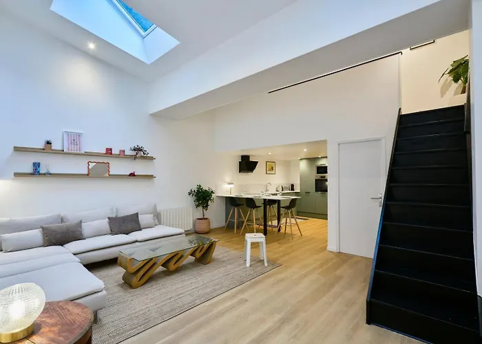 Contemporary Duplex With Two Bedrooms In Old *