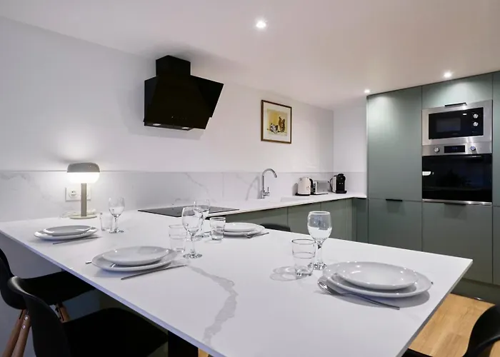 Contemporary Duplex With Two Bedrooms In Old