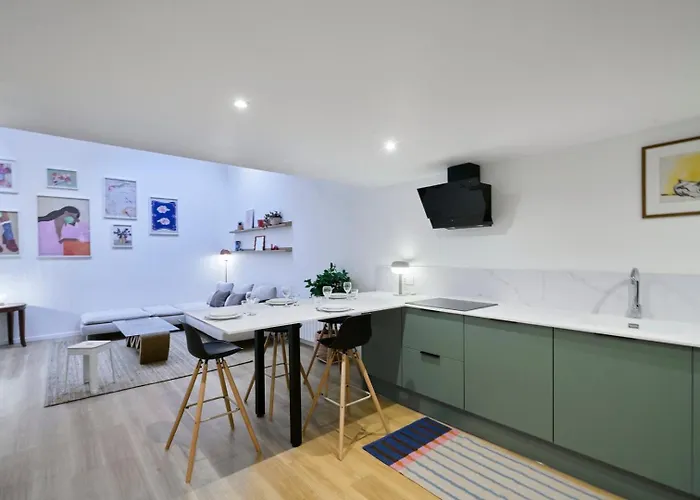 Contemporary Duplex With Two Bedrooms In Old *