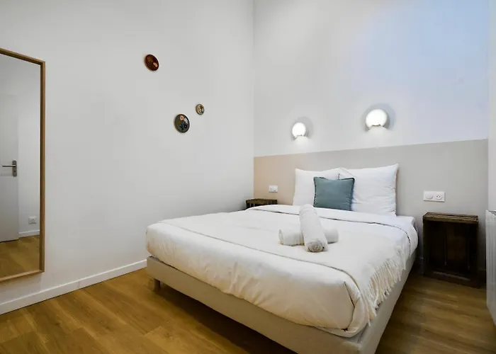 Contemporary Duplex With Two Bedrooms In Old