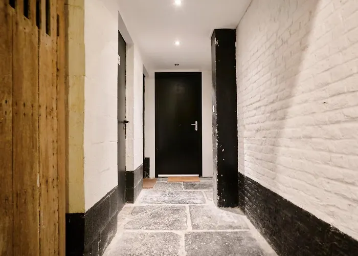 Contemporary Duplex With Two Bedrooms In Old